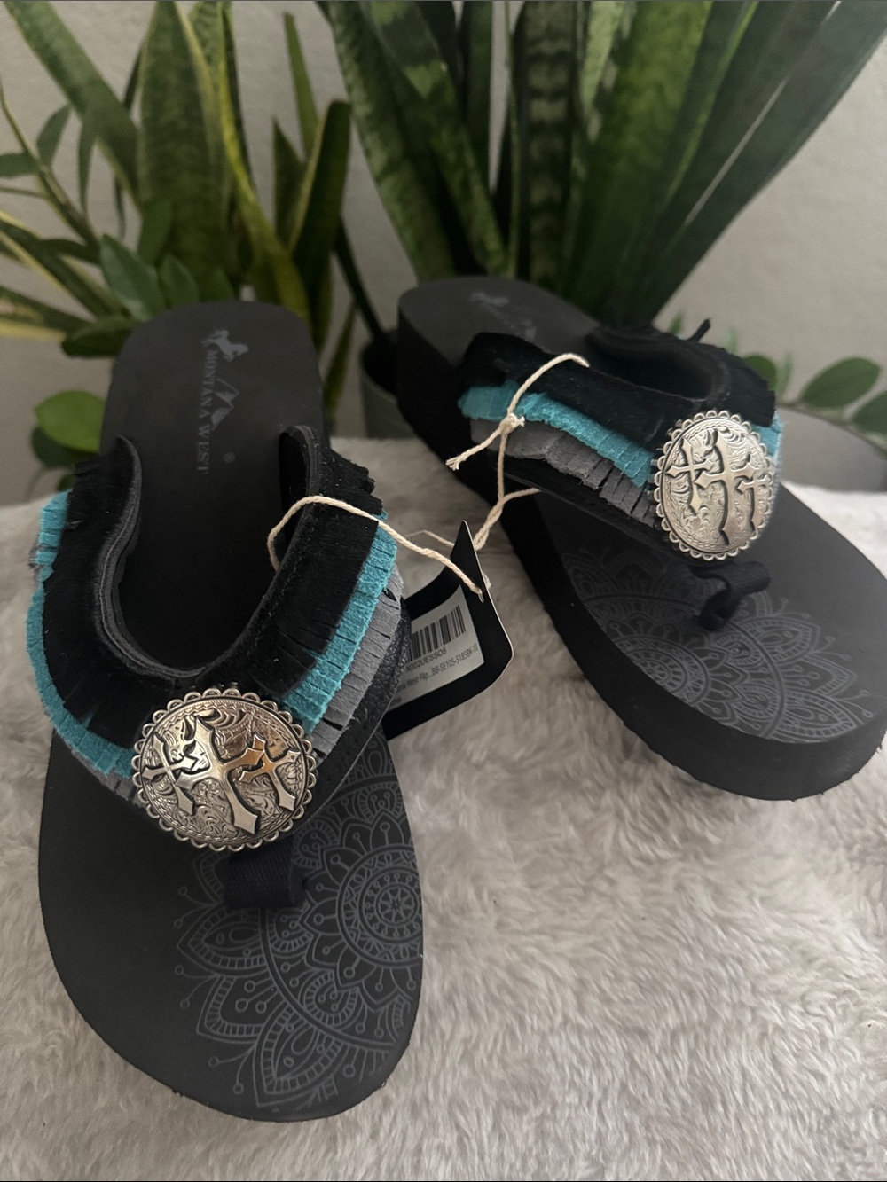 Montana West Black Wedge Fringe Strap and Cross Center Concho-New! Size 10